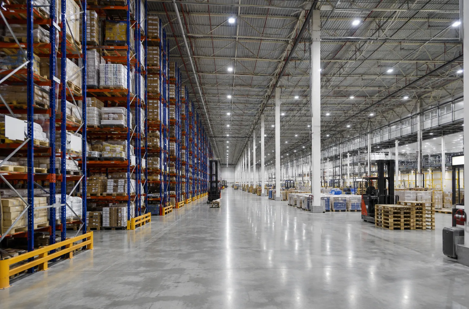 Woman providing janitorial services Orlando.