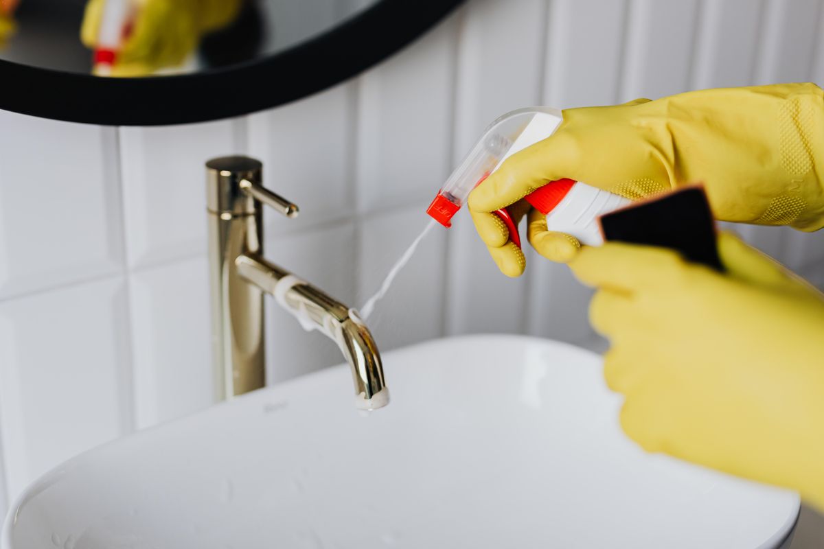 Warehouse commercial cleaning cost factors in the Florida I-4 corridor